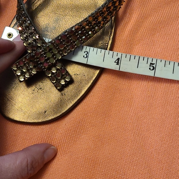 Leather  bronze copper thong sandals. Vary dainty. Love the little heel. - Picture 2 of 7